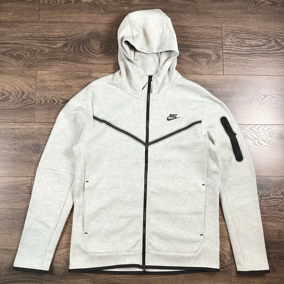 nike tech fleece men's medium